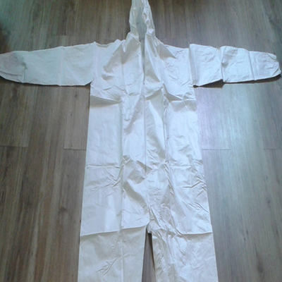 Weißes Einwegbekleid für medizinische Versorgung mit Verpackung 1 Stück/Tasche